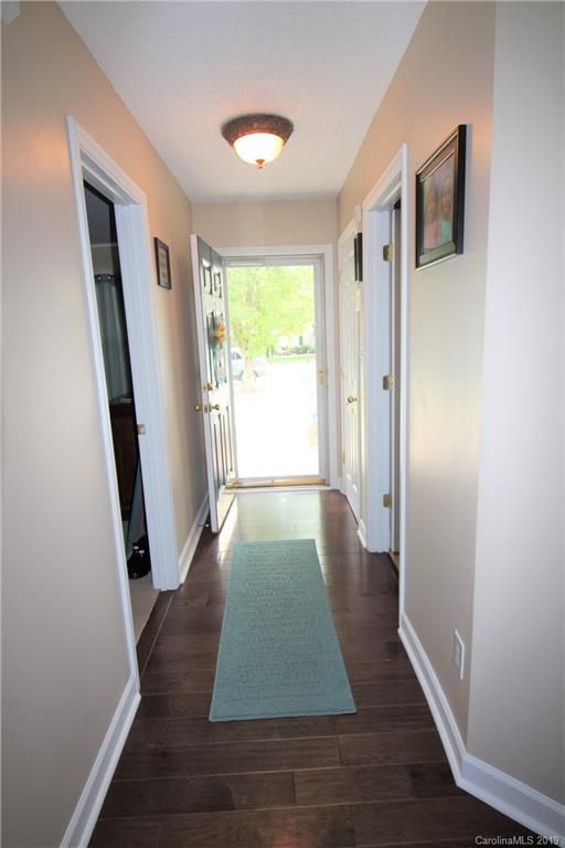 533 River View Dr, Lowell, NC 28098