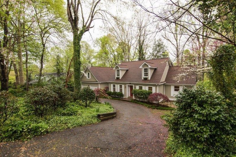 516 25th Ave NW, Hickory, NC 28601