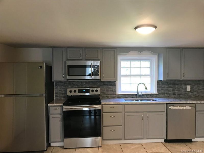 2 Riverside St, Lowell, NC 28098