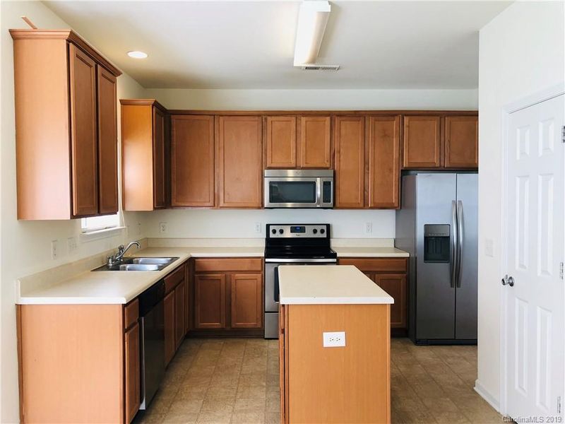1420 Peachcroft Rd, Charlotte, NC 28216