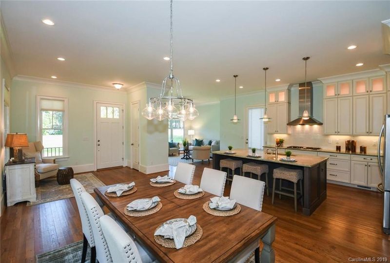 1201 Cedar Ln, Charlotte, NC 28226