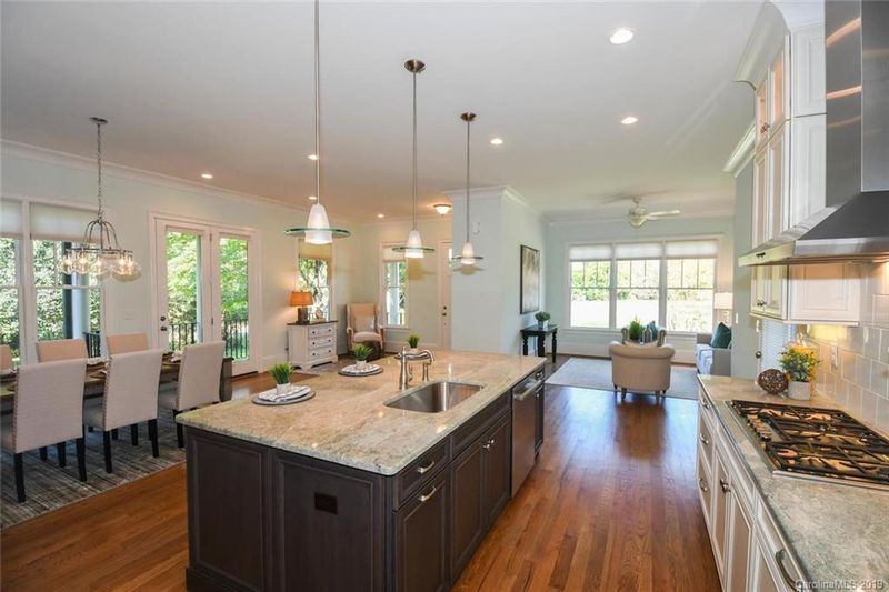 1201 Cedar Ln, Charlotte, NC 28226