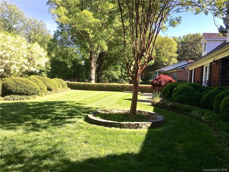 6418 Sardis Rd, Charlotte, NC 28270