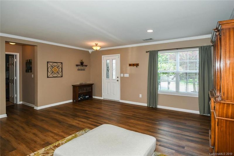 9224 Seamill Rd, Charlotte, NC 28278