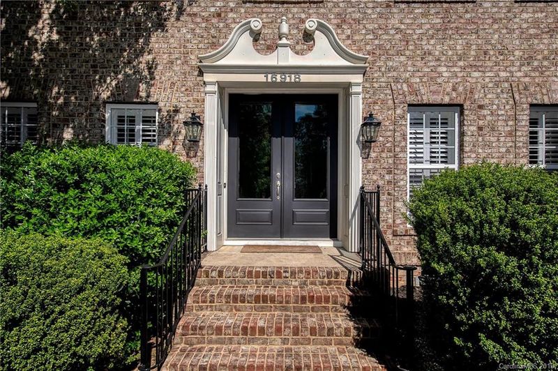 16918 Turtle Point Rd, Charlotte, NC 28278