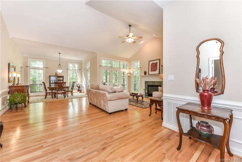 4318 Mountain Cove Dr, Charlotte, NC 28216