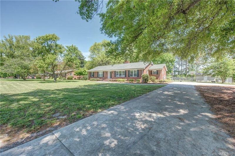 305 Clinton Ave, Clover, SC 29710