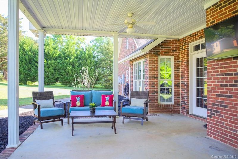 1011 Green Meadow Cir, Lancaster, SC 29720
