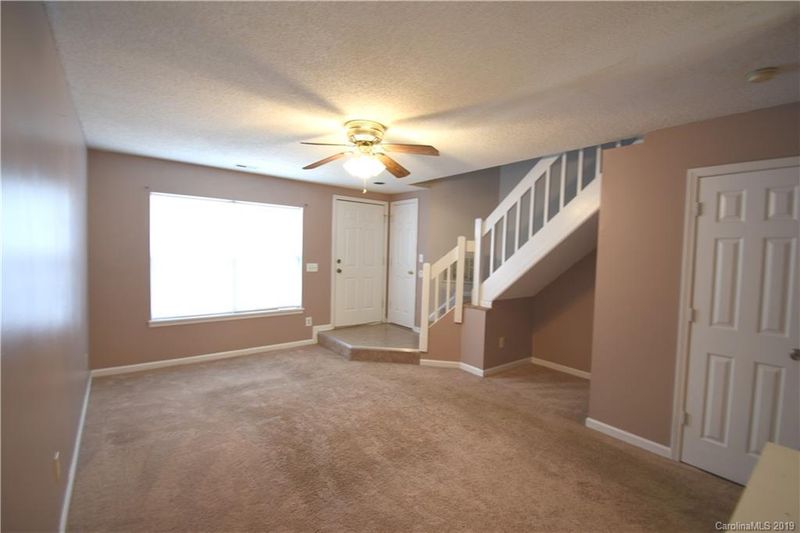 3823 Mosscroft Ln, Charlotte, NC 28215