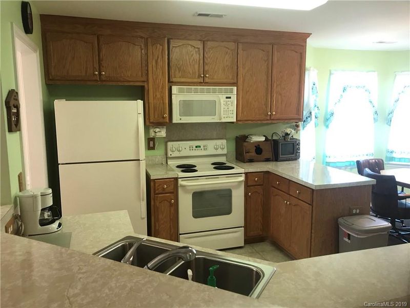 409 Deerfield Dr, Mount Holly, NC 28120