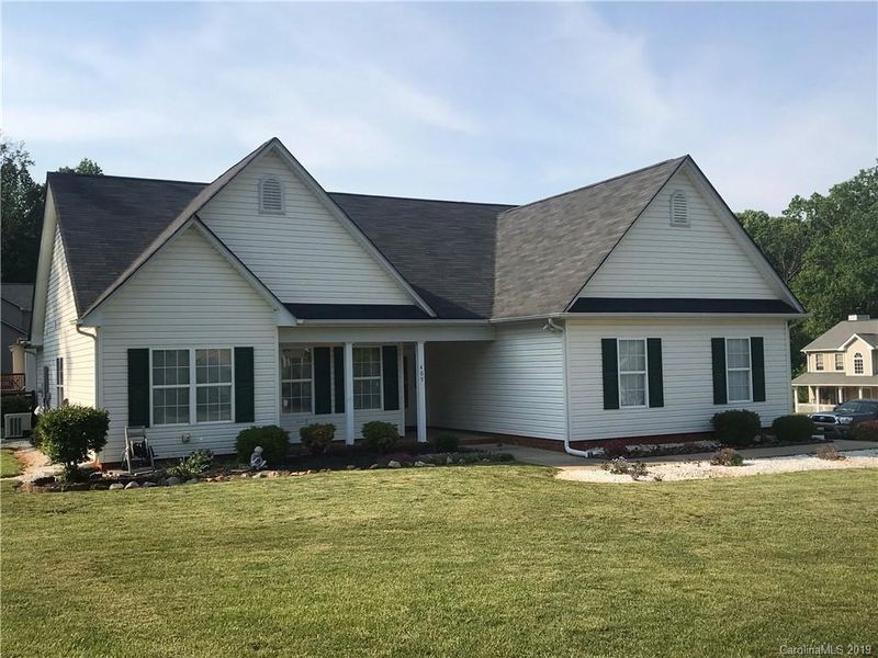 409 Deerfield Dr, Mount Holly, NC 28120