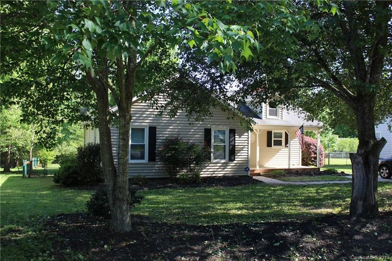 3571 Farm Lake Dr, Concord, NC 28027