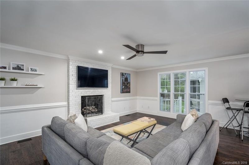 8716 Scarsdale Dr, Charlotte, NC 28227