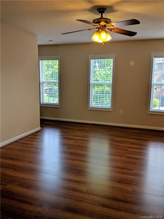 110 Steam Engine Dr #208, Mooresville, NC 28115