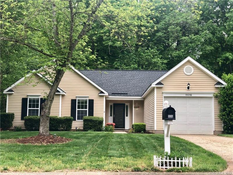 11016 White Stag Dr, Charlotte, NC 28269
