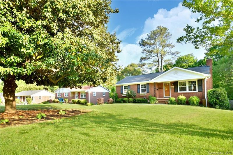 1532 Starbrook Dr, Charlotte, NC 28210