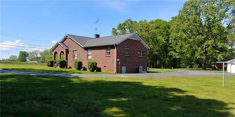 4728 Springs Rd, Conover, NC 28613