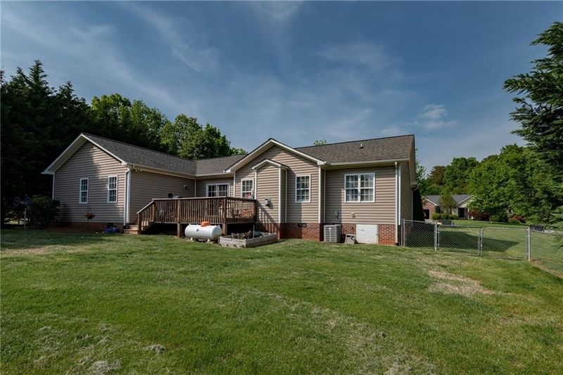 1571 Parkway Dr, Newton, NC 28658