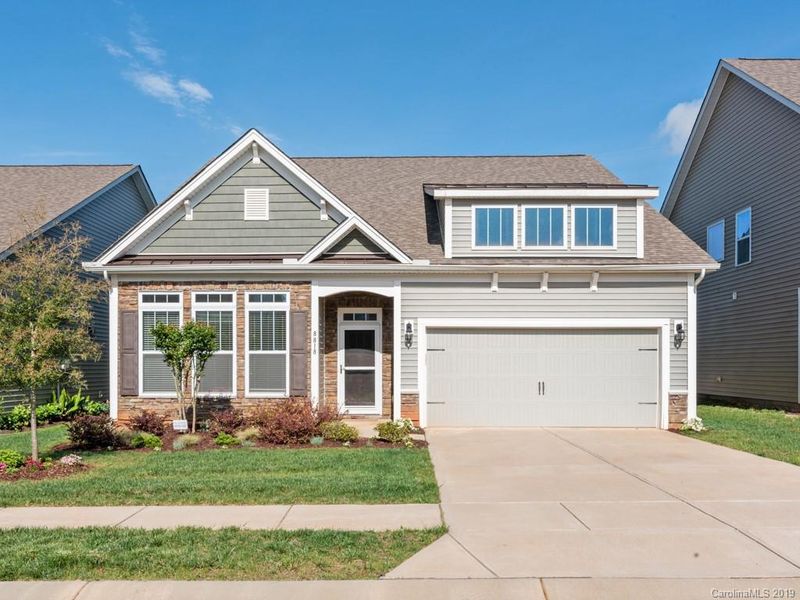 8818 Douglas Palace Ct, Charlotte, NC 28278