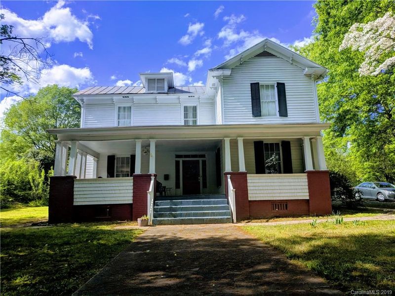 325 E Broad St, Statesville, NC 28677