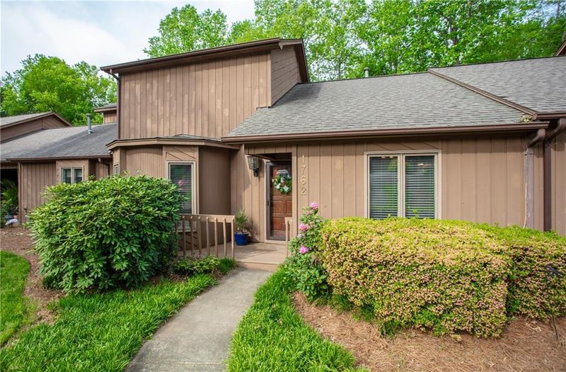 1762 12th St NE, Hickory, NC 28601
