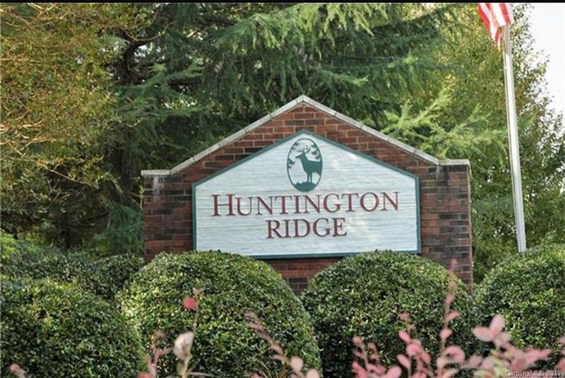 5805 Cougar Ln, Charlotte, NC 28269