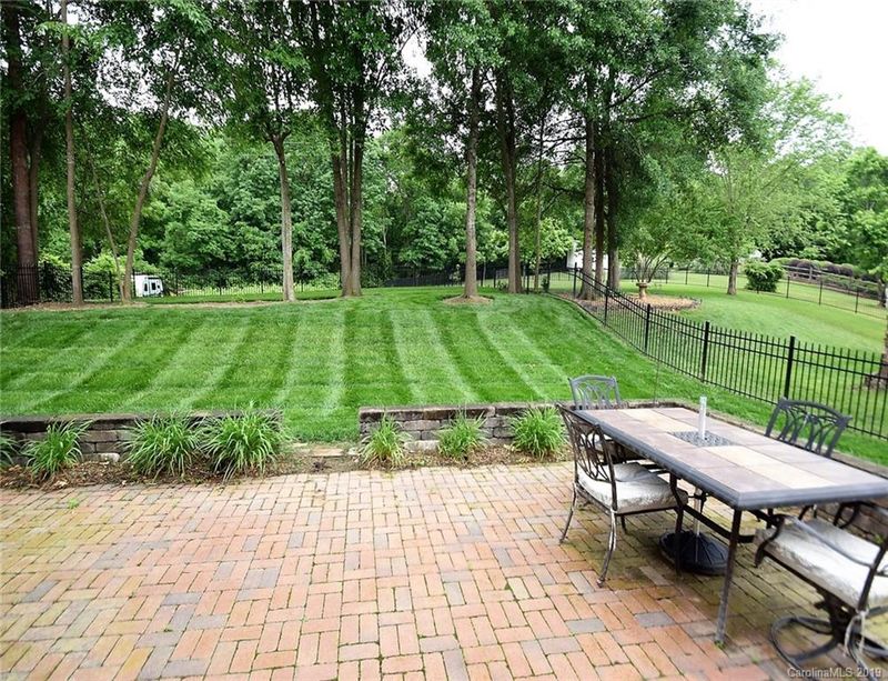 272 Riverfront Pw, Mount Holly, NC 28120