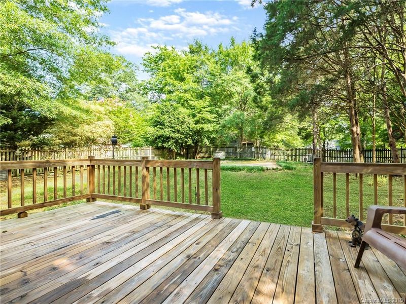 11208 Sundown Ln, Charlotte, NC 28226