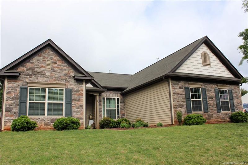 209 Augustus Ln, Mount Holly, NC 28120