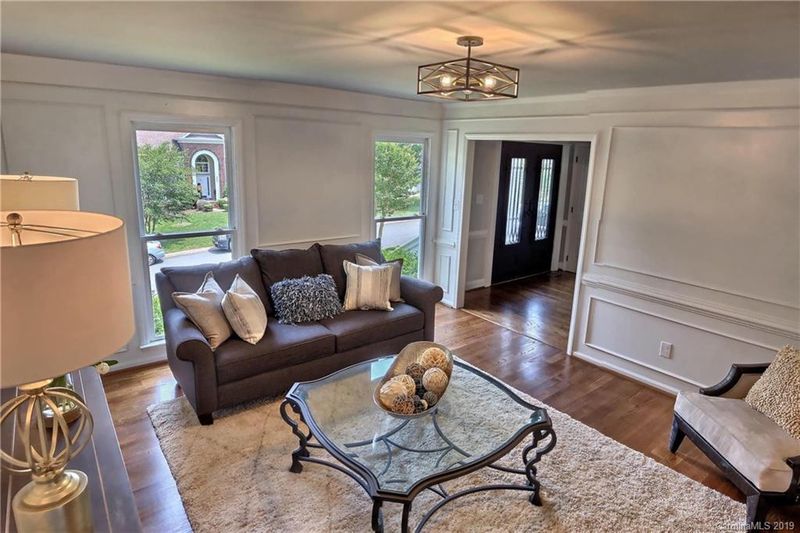 809 Sunnyview Cir, Matthews, NC 28105