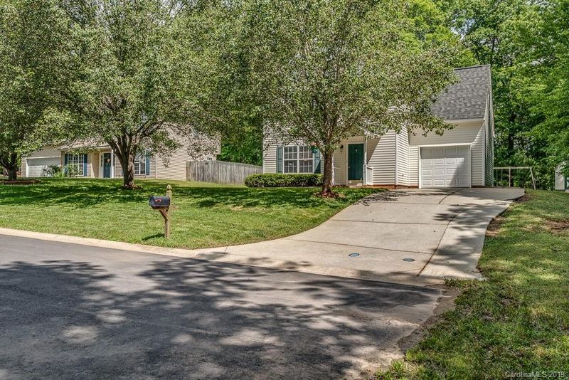 213 Southcliff Dr, Waxhaw, NC 28173