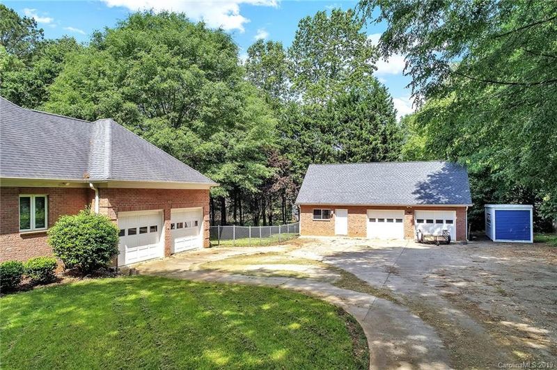 216 Timberlane Dr, Belmont, NC 28012