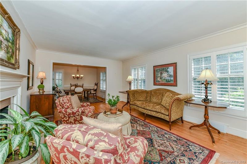 5568 Robinhood Rd, Charlotte, NC 28211