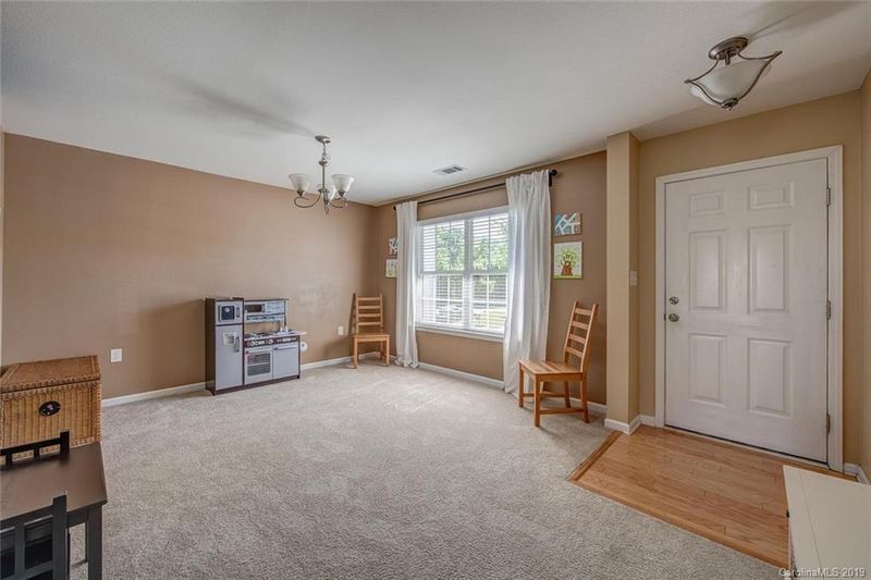 727 Overlook Rd, Lowell, NC 28098