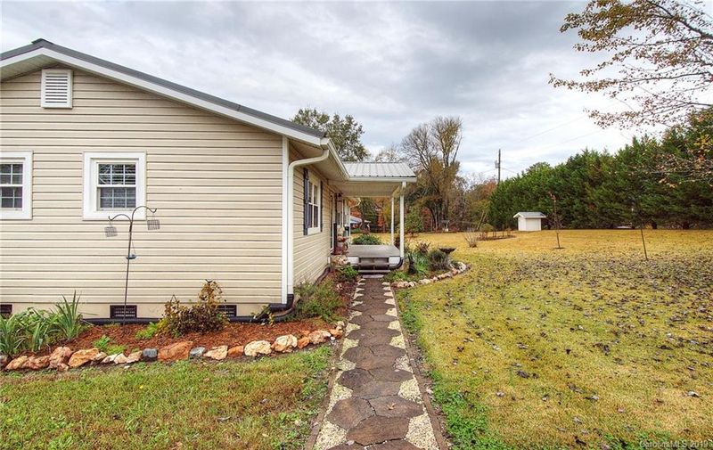 106 Ridgecrest Dr, Stanley, NC 28164