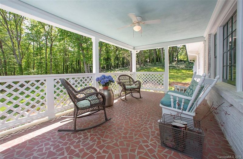 333 Hillandale Dr, Charlotte, NC 28270