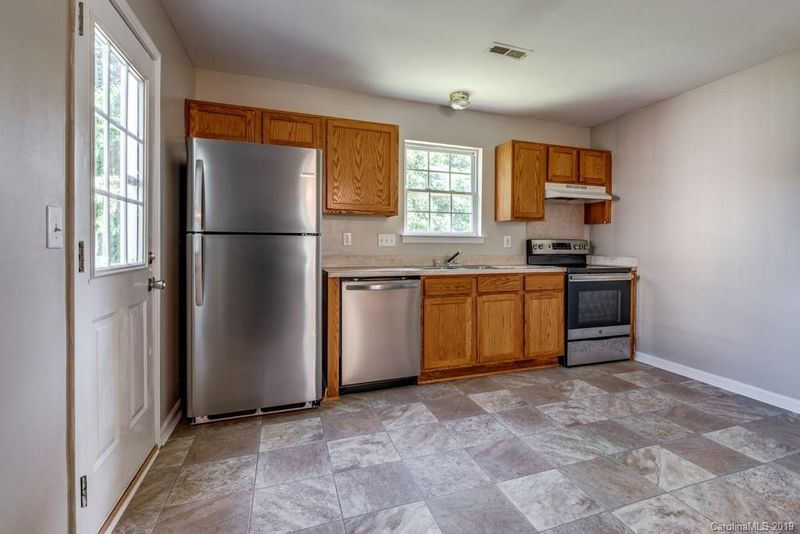 324 Sleepy Hollow Rd, Charlotte, NC 28217