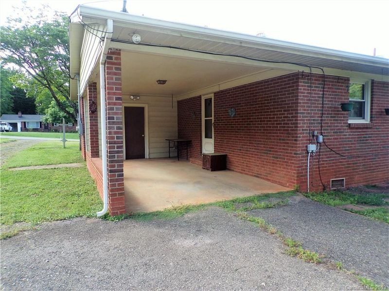 102 Vina Pl, Mount Holly, NC 28120