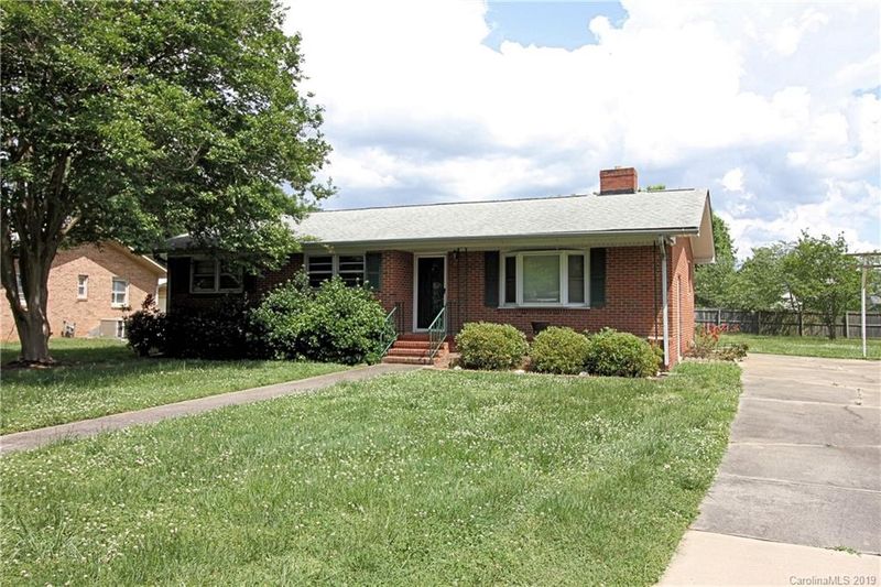 206 Franklin St, Pineville, NC 28134