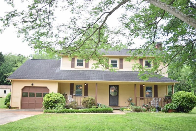 2665 Cedar St, Conover, NC 28613