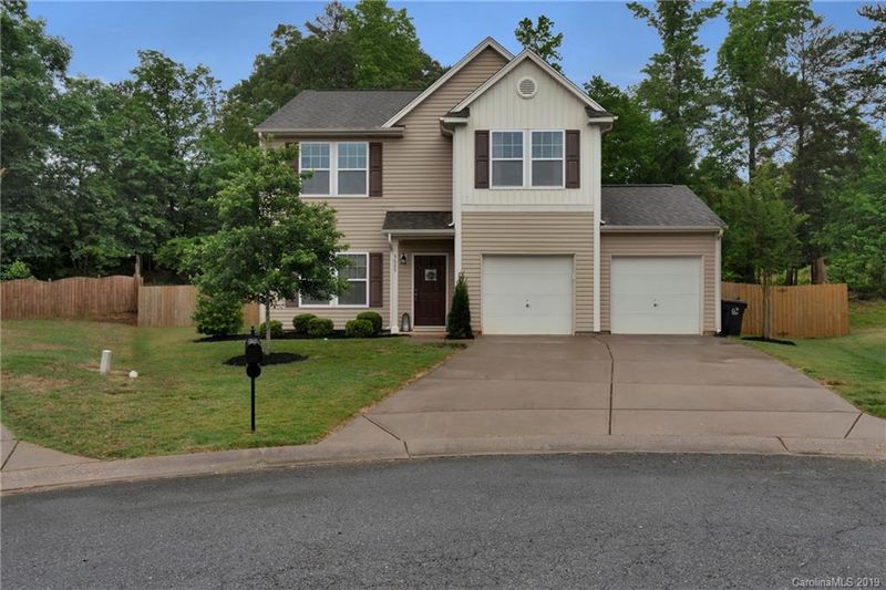 5009 Sandis Ct, Mount Holly, NC 28120