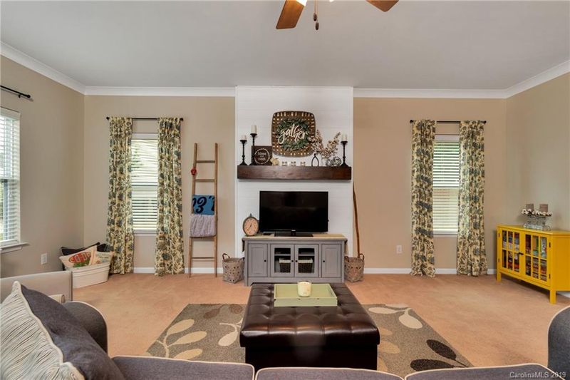 5009 Sandis Ct, Mount Holly, NC 28120