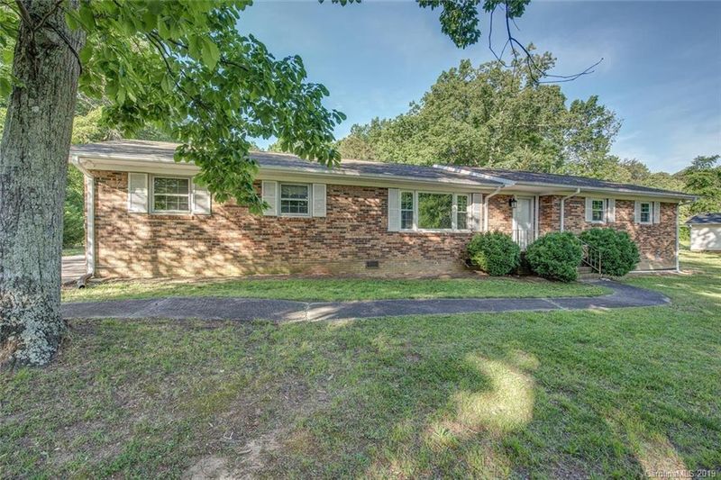 1018 Elizabeth Dr, Dallas, NC 28034