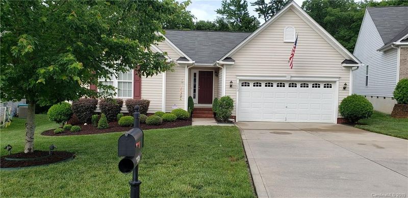 5060 Sunburst Ln, Charlotte, NC 28213