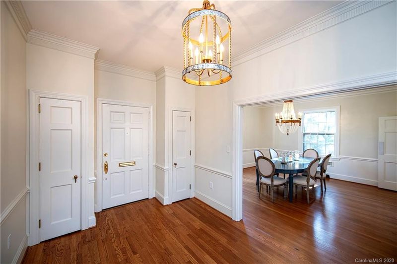 1634 Queens Rd W, Charlotte, NC 28207