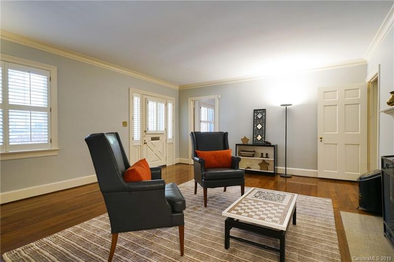 2221 Sharon Rd, Charlotte, NC 28207