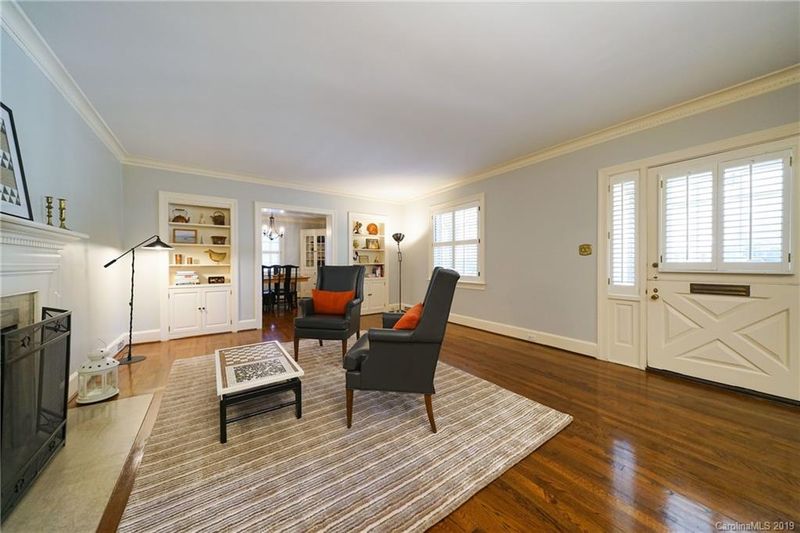 2221 Sharon Rd, Charlotte, NC 28207