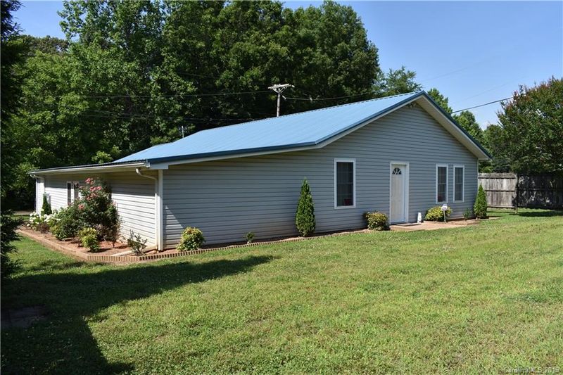 8444 Cloverfield Dr, Kannapolis, NC 28081