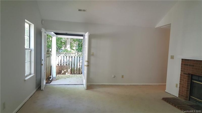 8510 Lockerbie Ln, Charlotte, NC 28215
