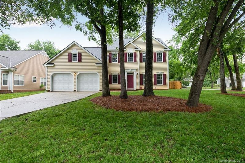 8421 Earlham Ct, Charlotte, NC 28277